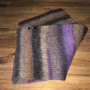 9/15 Saks Fifth Avenue scarf